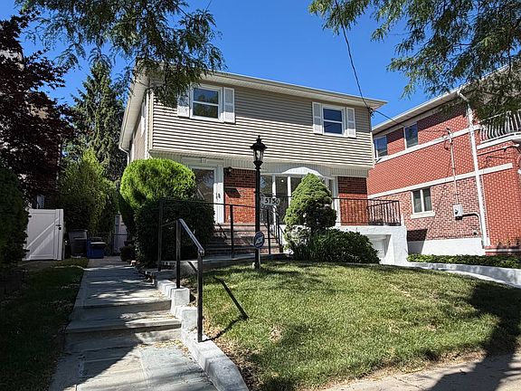 2nd image of 5730 Hewlett St