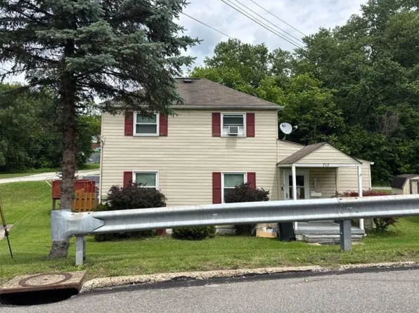 717 East Dr, Clairton, PA 15025