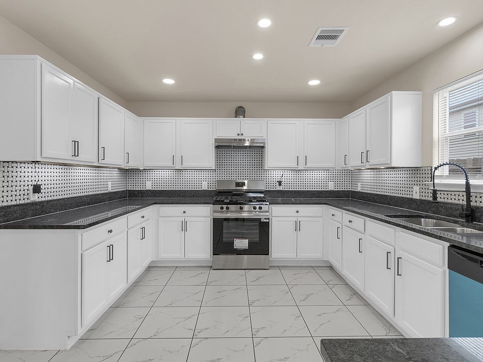 1st image of 2818 Piney Lake Ct