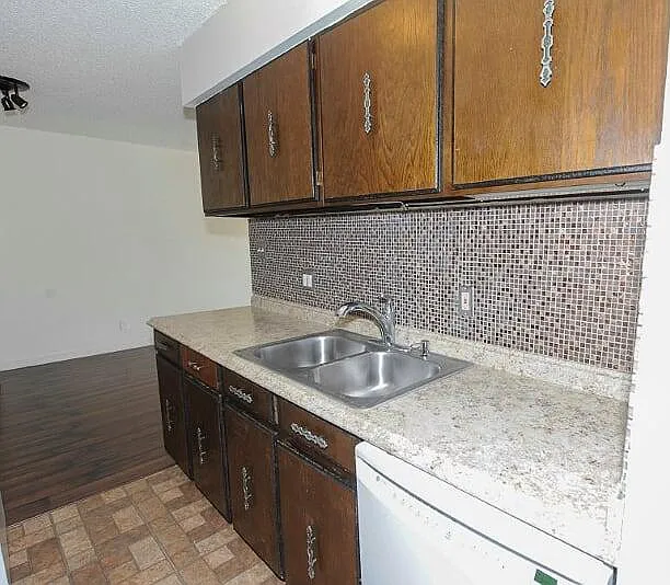 2 bed, 967 sqft, $1,300 — Photo 3