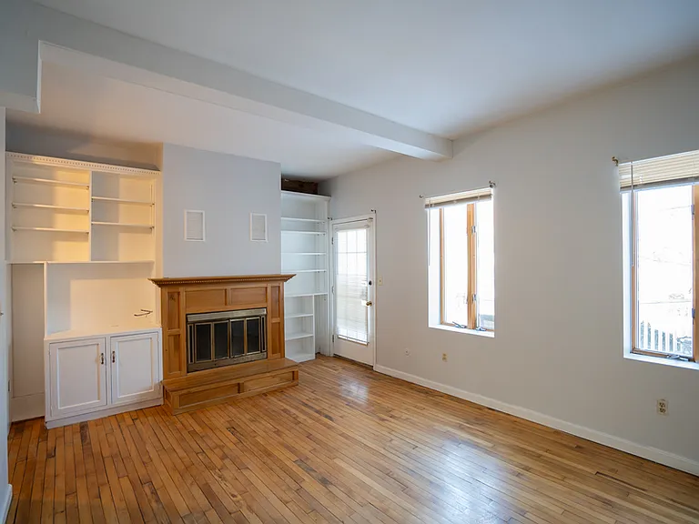 335 Hudson Ave — Photo 6