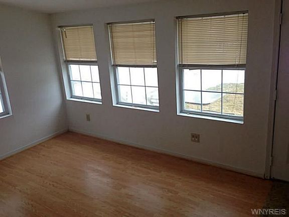 5th image of 3525 Warner Dr