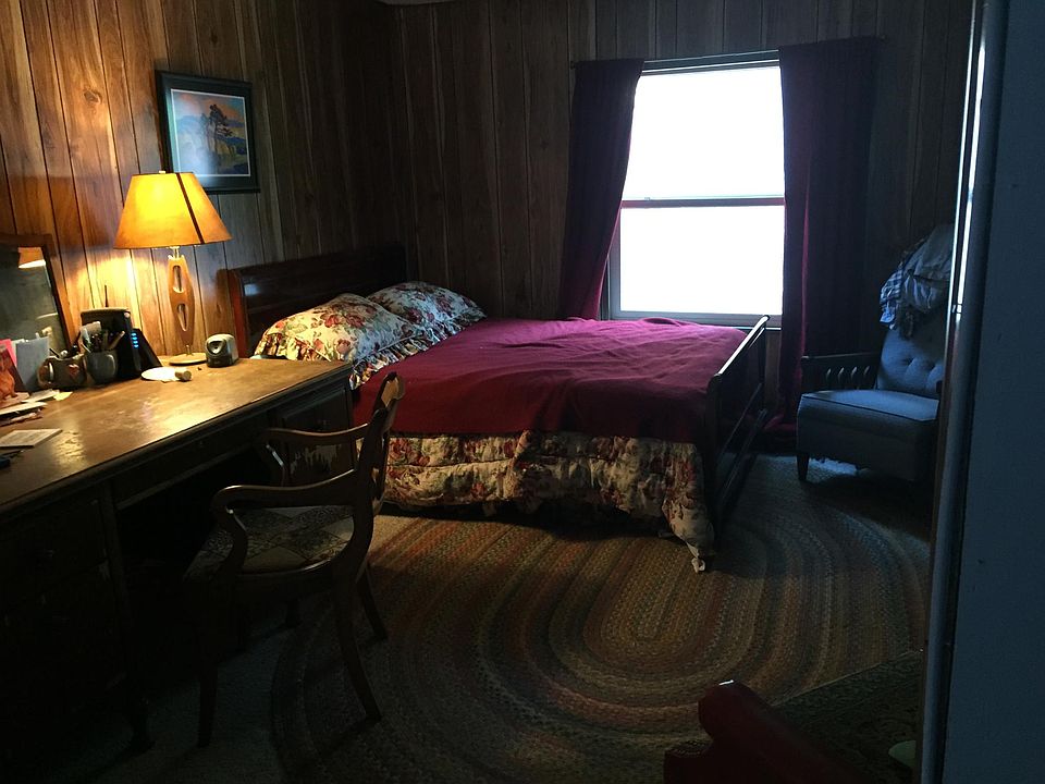 Office/den (being used as a 4th bedroom here)