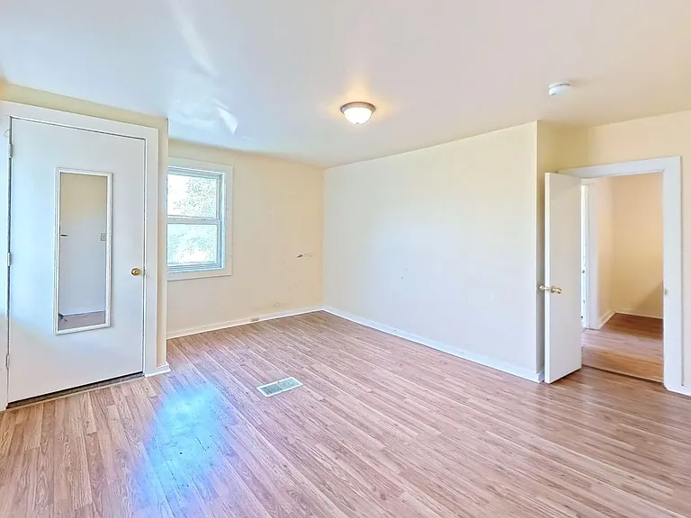 30 Chase St — Photo 14