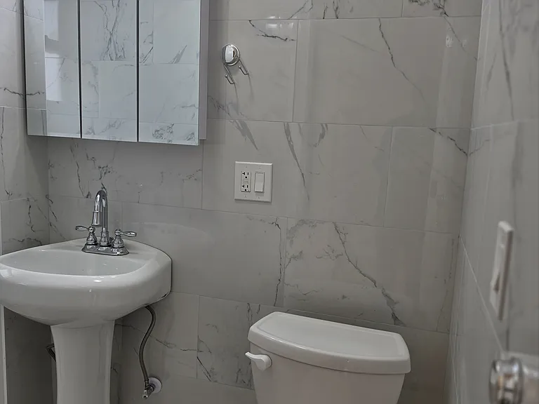 61 Oak St #2 — Photo 12