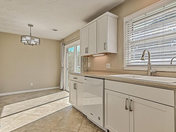 5th image of 115 Edgefield Rd