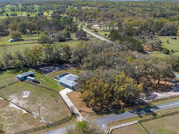 3rd image of 10 Carry Back Rd