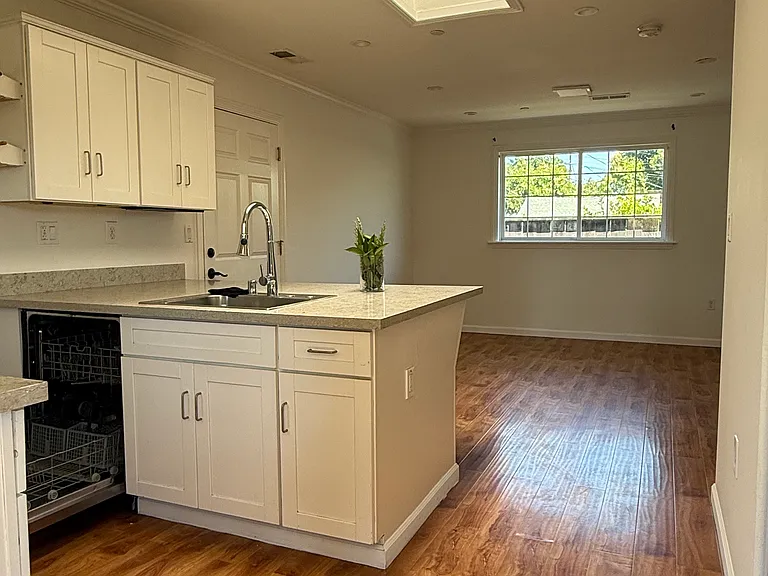 1761 Parkmoor Ave — Photo 4