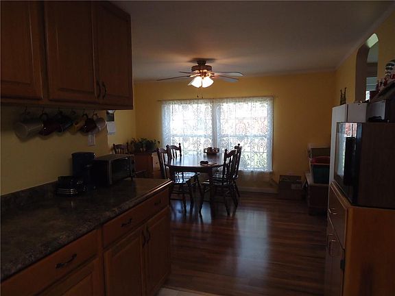 4th image of 1004 S Douglas St