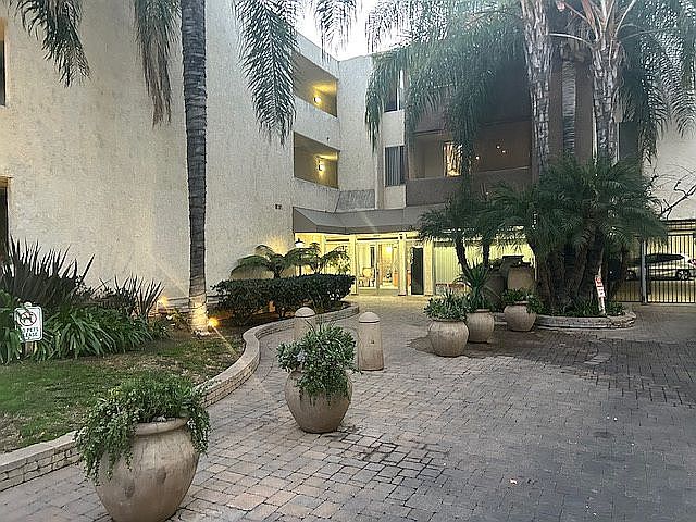 1st image of 5325 Newcastle Ave Unit 116