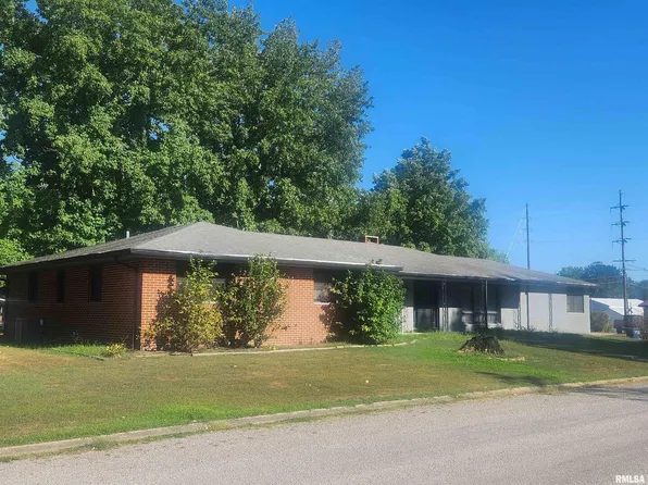 8 Patton Dr, Pinckneyville, IL 62274