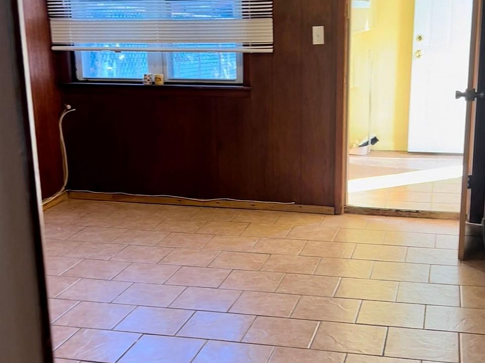 2nd image of 3219 Radcliff Ave Floor 1