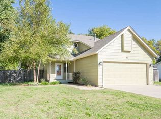 32 E Arnold Dr, Augusta, KS 67010