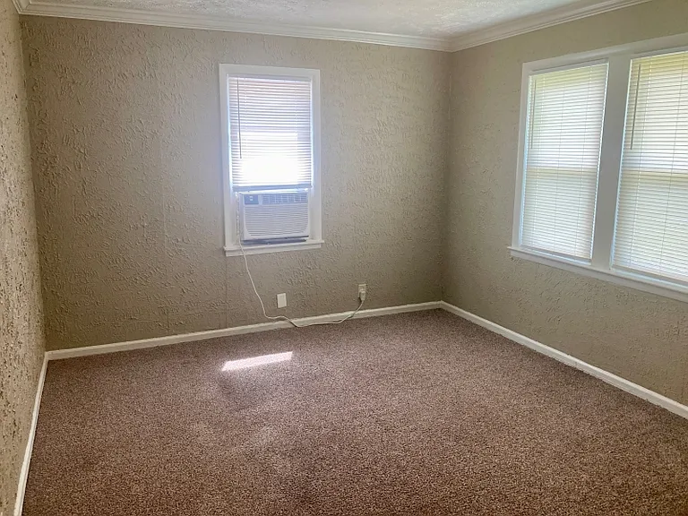 325 E Forest Ave — Photo 3