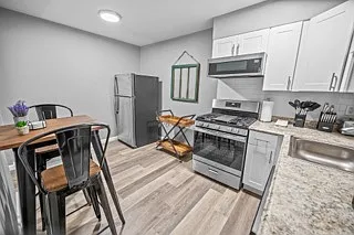 604 Clark St — Photo 35