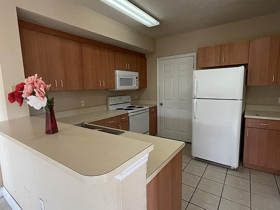 3rd image of 701 Belmont Ln