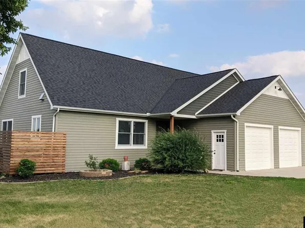 3001 Mustang Dr, Madison Lake, MN 56063