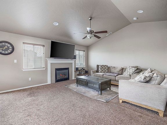 3rd image of 287 Wishkah Dr