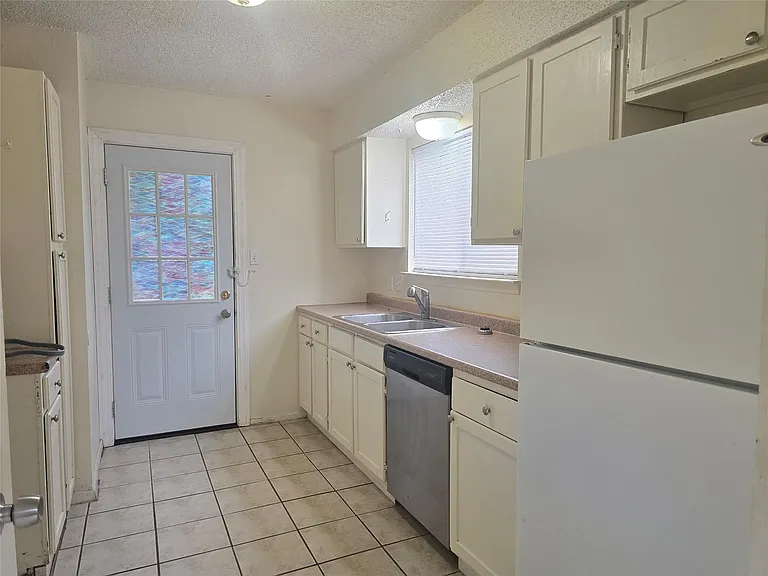 420 Vista West Ct #B — Photo 3