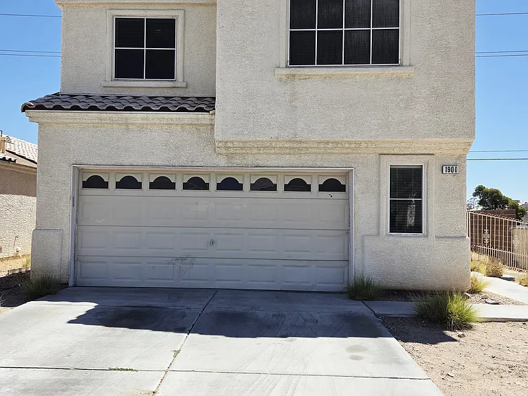 1900 Villa Vista Way — Photo 2