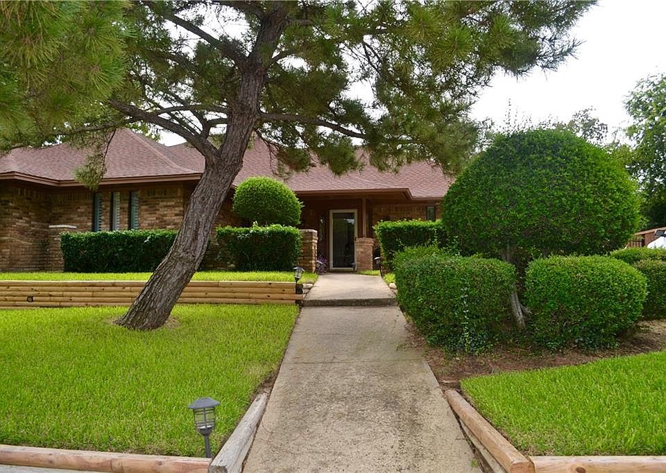 1st image of 1014 Forest Park Dr