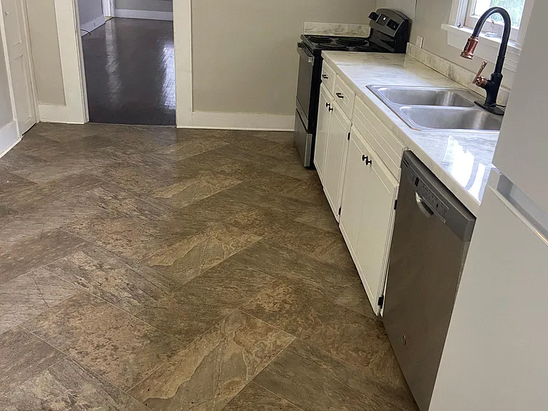 305 Xavier St — Photo 2