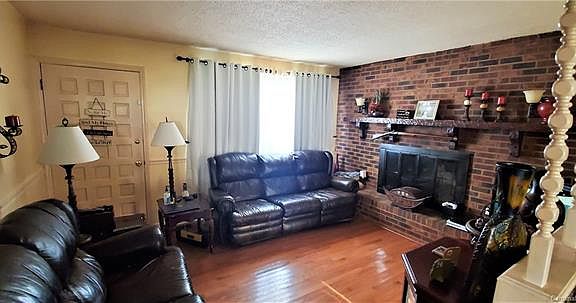 5th image of 1936 Silver Creek Dr
