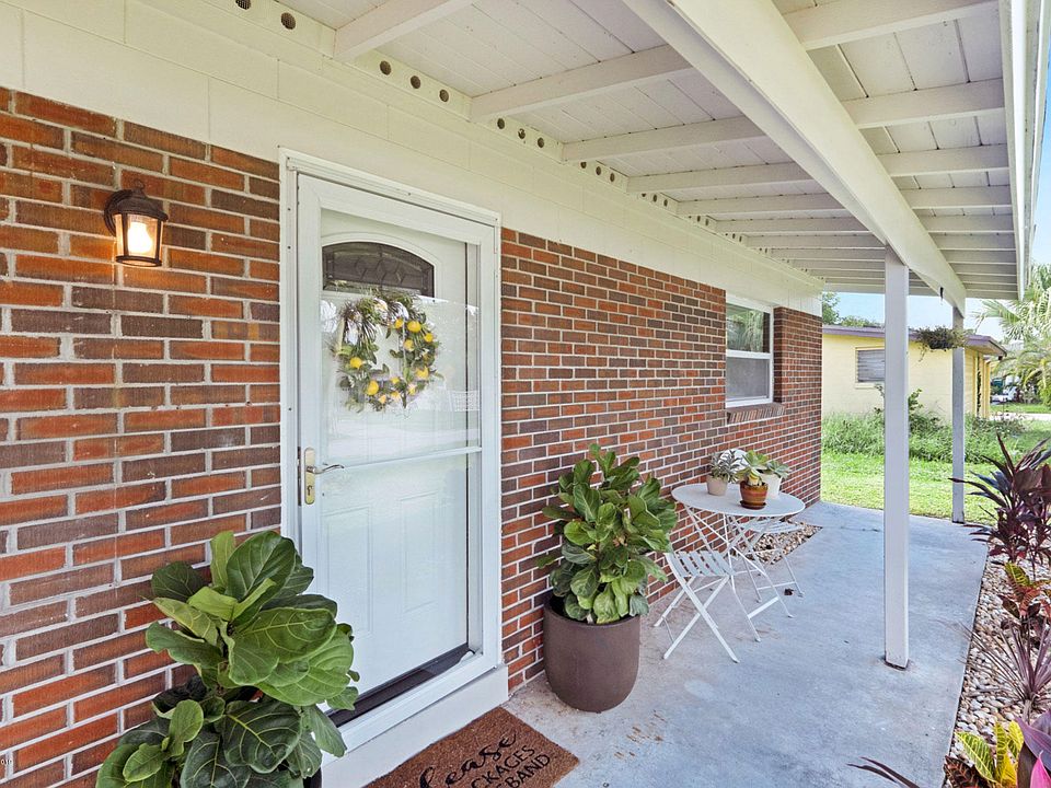 1st image of 250 Antigua Dr