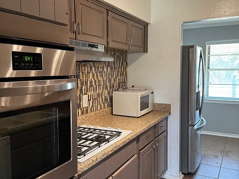 3310 Western Dr — Photo 8
