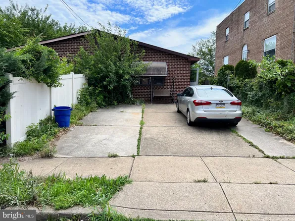 2809 Walnut Hill St #B, Philadelphia, PA 19152