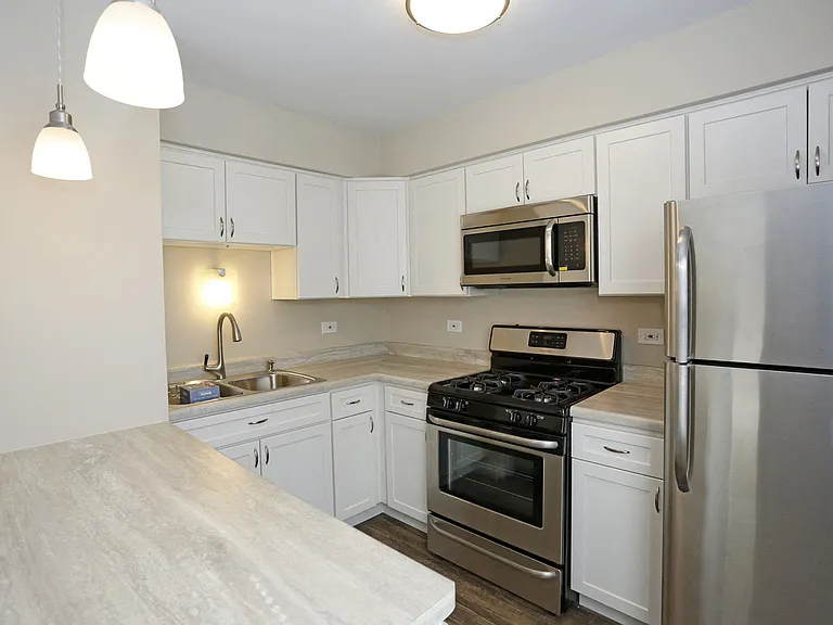 1BR, 1BA Remodel B-Style Kitchen