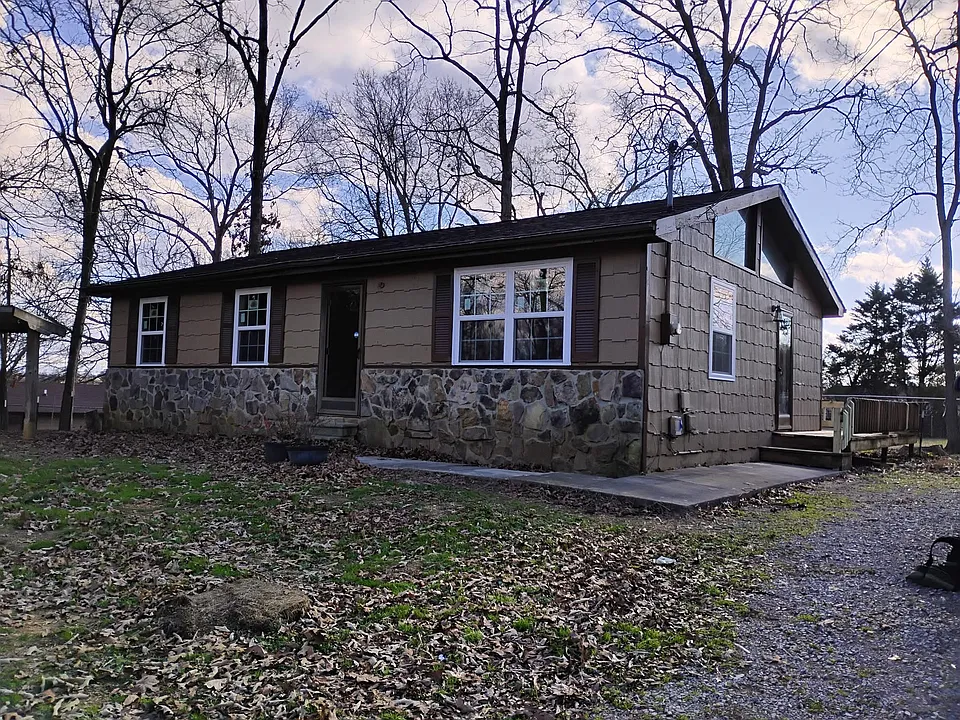 125 Doss Ln NE