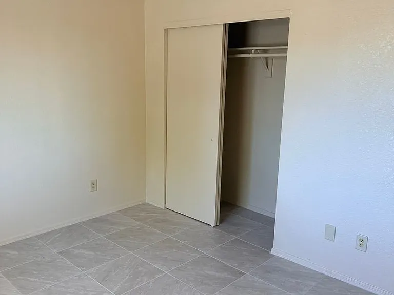 223 E Jefferson St #1-4 — Photo 12