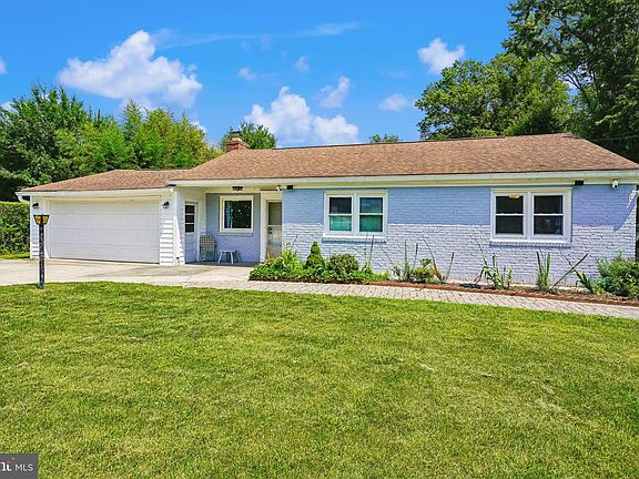 2nd image of 7907 Maplewood Dr