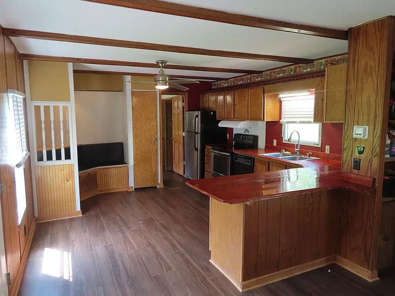 255 Indiana Ave — Photo 4