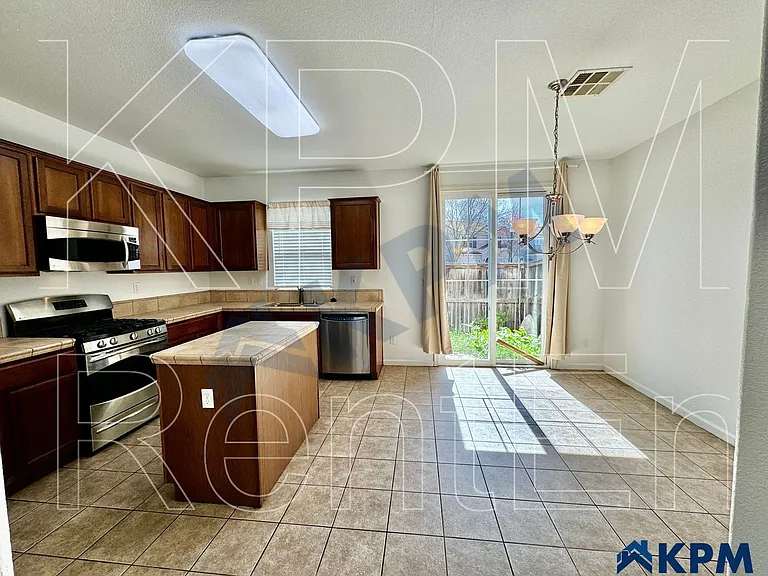 1504 Cat Tail Dr — Photo 7