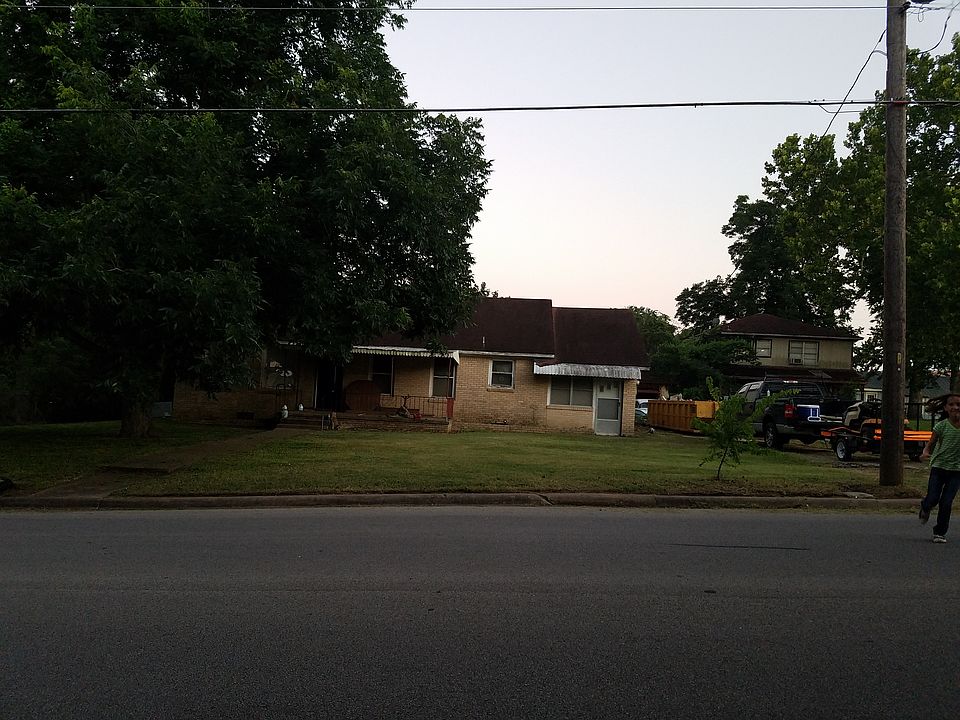 1st image of 308 E Tom Green St