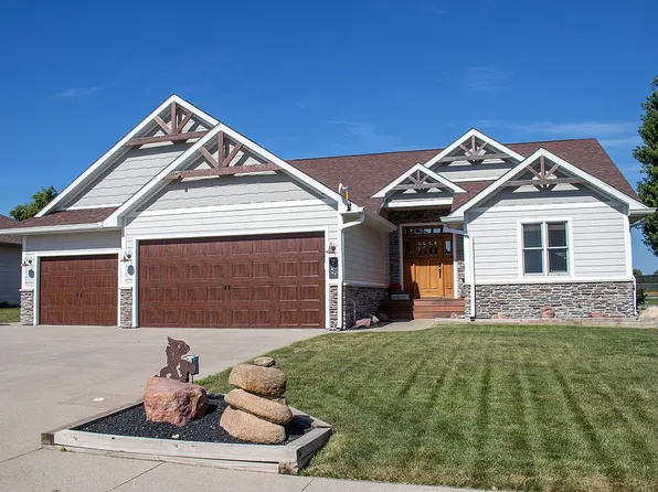 765 NW Buckeye Ave, Earlham, IA 50072