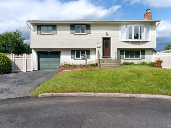 41 Richmond Street, Islip, NY 11751
