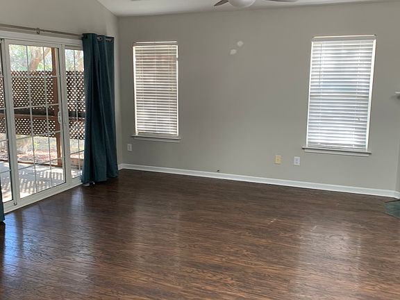 4th image of 104 Spanish Moss Ct