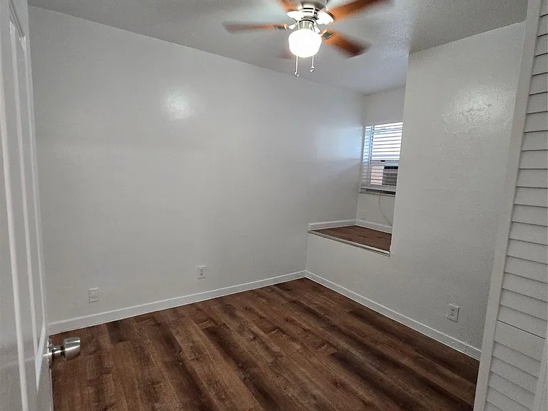 20 NW 7th Ave #6 — Photo 8