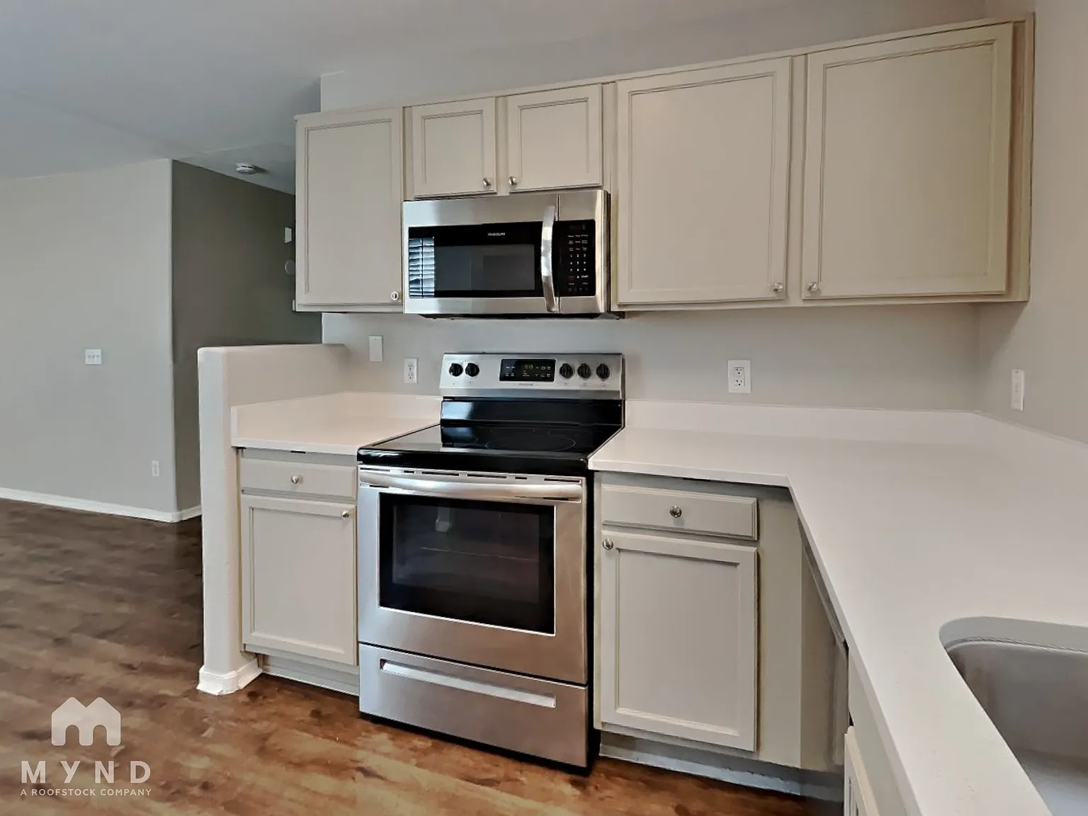 3 bed, 2.0 bath, 1262 sqft, $1,799 — Photo 3
