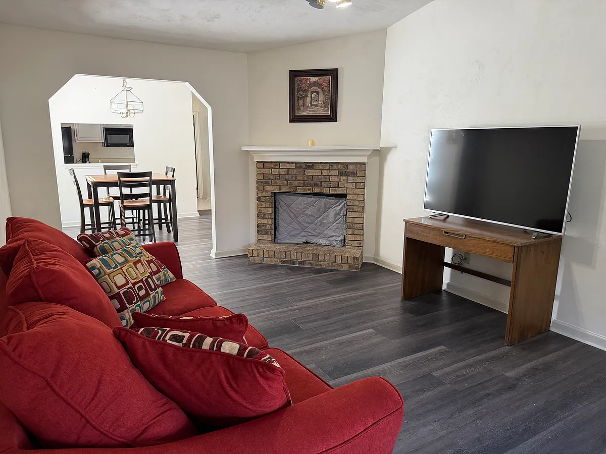 Living room - 420 Richview Park Cir E