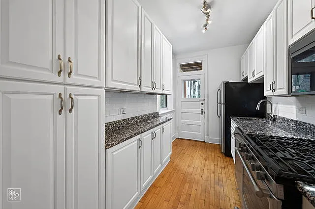 2 bed, 900 sqft, $2,450 — Photo 4