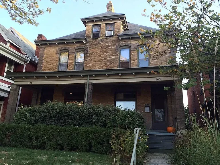 143 W Hubbard Ave — Photo 1