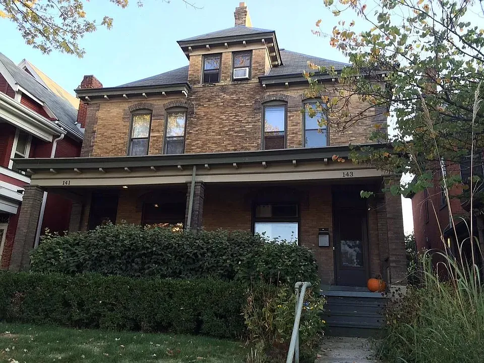 143 W Hubbard Ave