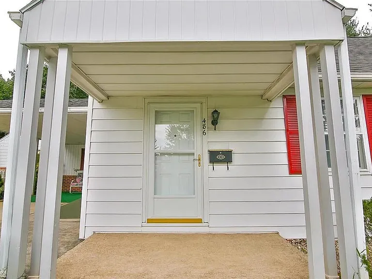 486 Willow Rd — Photo 2