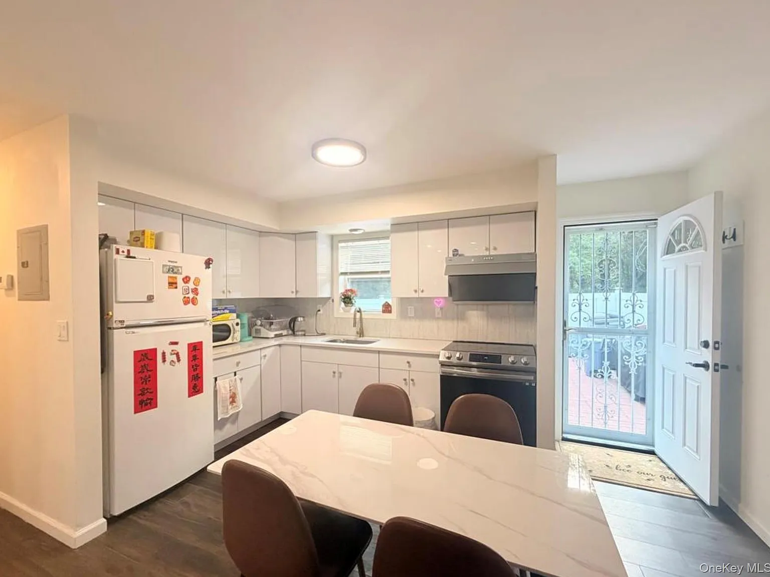 2 bed, 1.0 bath, 1008 sqft, $2,100 — Photo 4