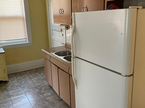2nd image of 2110 Fairview Ave APT 4