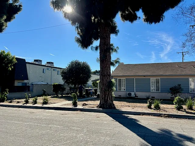 1 bed, 900 sqft, $1,980 — Photo 1